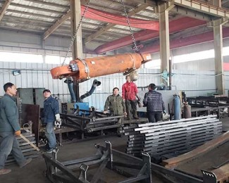 山西唯和達機械：發(fā)往霍州的導向滑靴，油缸！